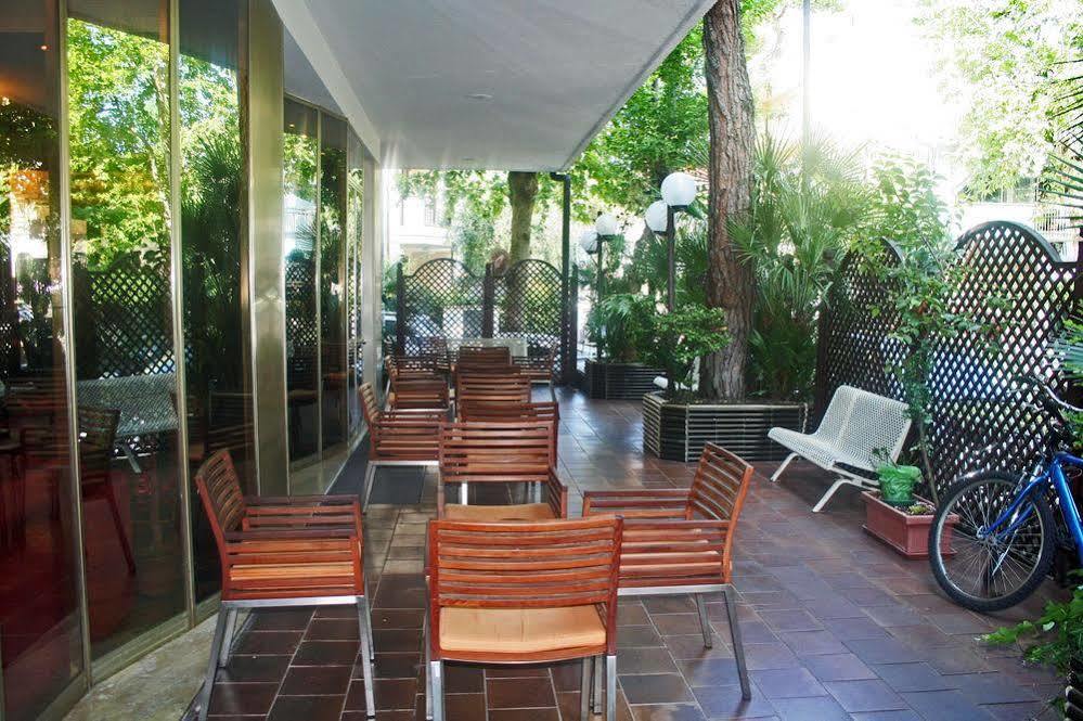 Hotel Saint Tropez Riccione Kültér fotó