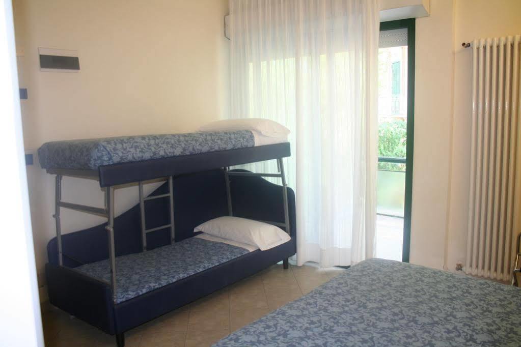 Hotel Saint Tropez Riccione Kültér fotó