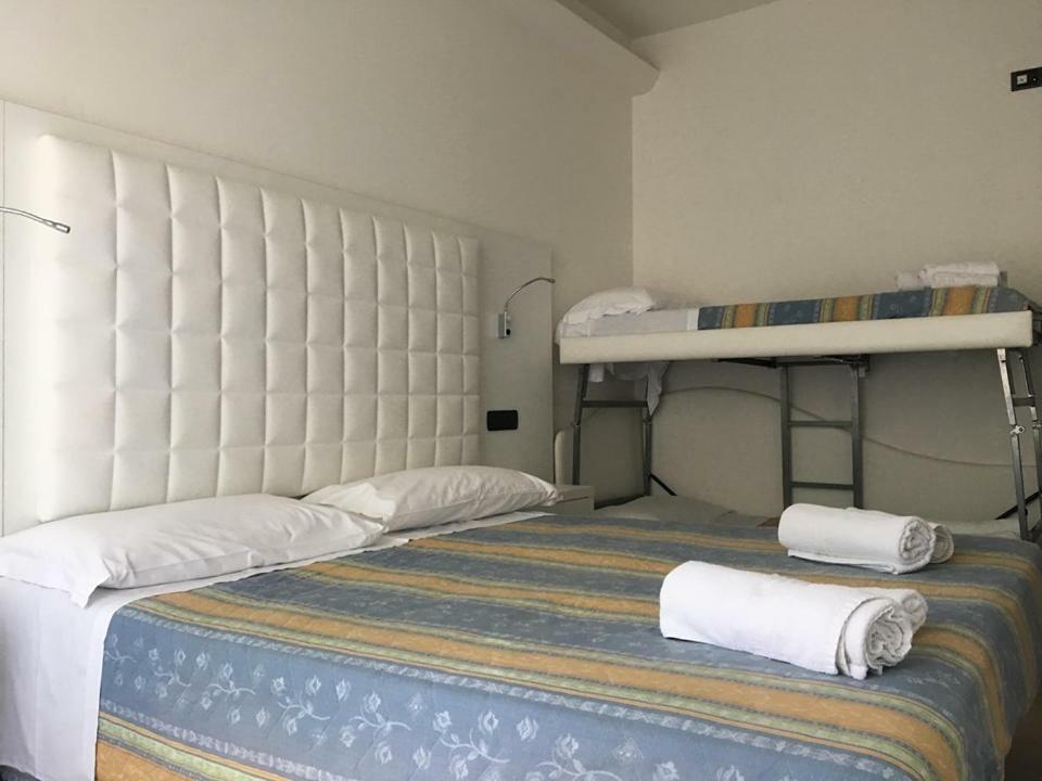 Hotel Saint Tropez Riccione Kültér fotó
