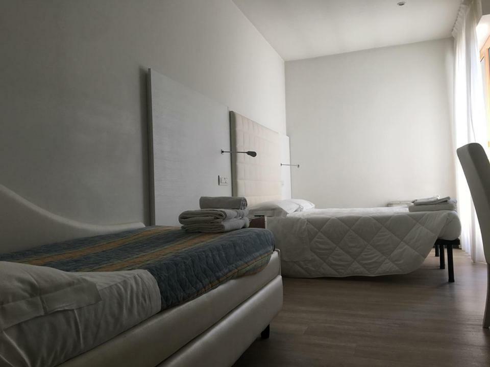 Hotel Saint Tropez Riccione Kültér fotó